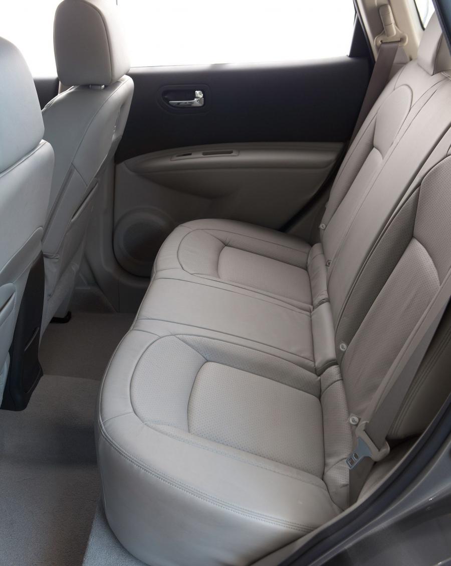  Nissan Rogue 2011 года  (US) (фото 10 из 69)